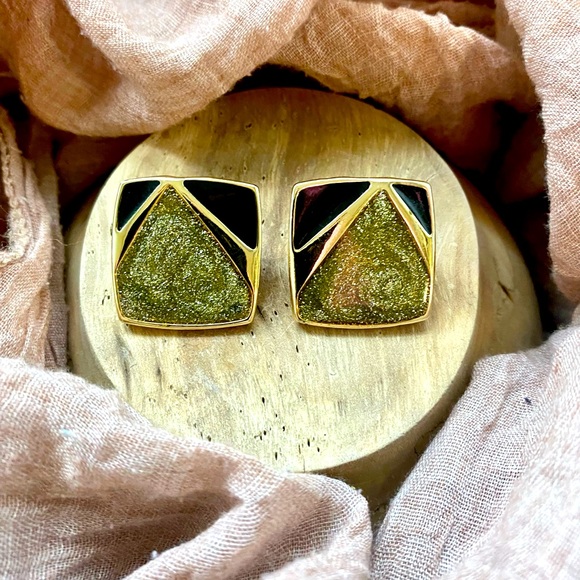 Lapor Gold Tone and Enamel Emerald Green and. Black Earrings. - Picture 1 of 5